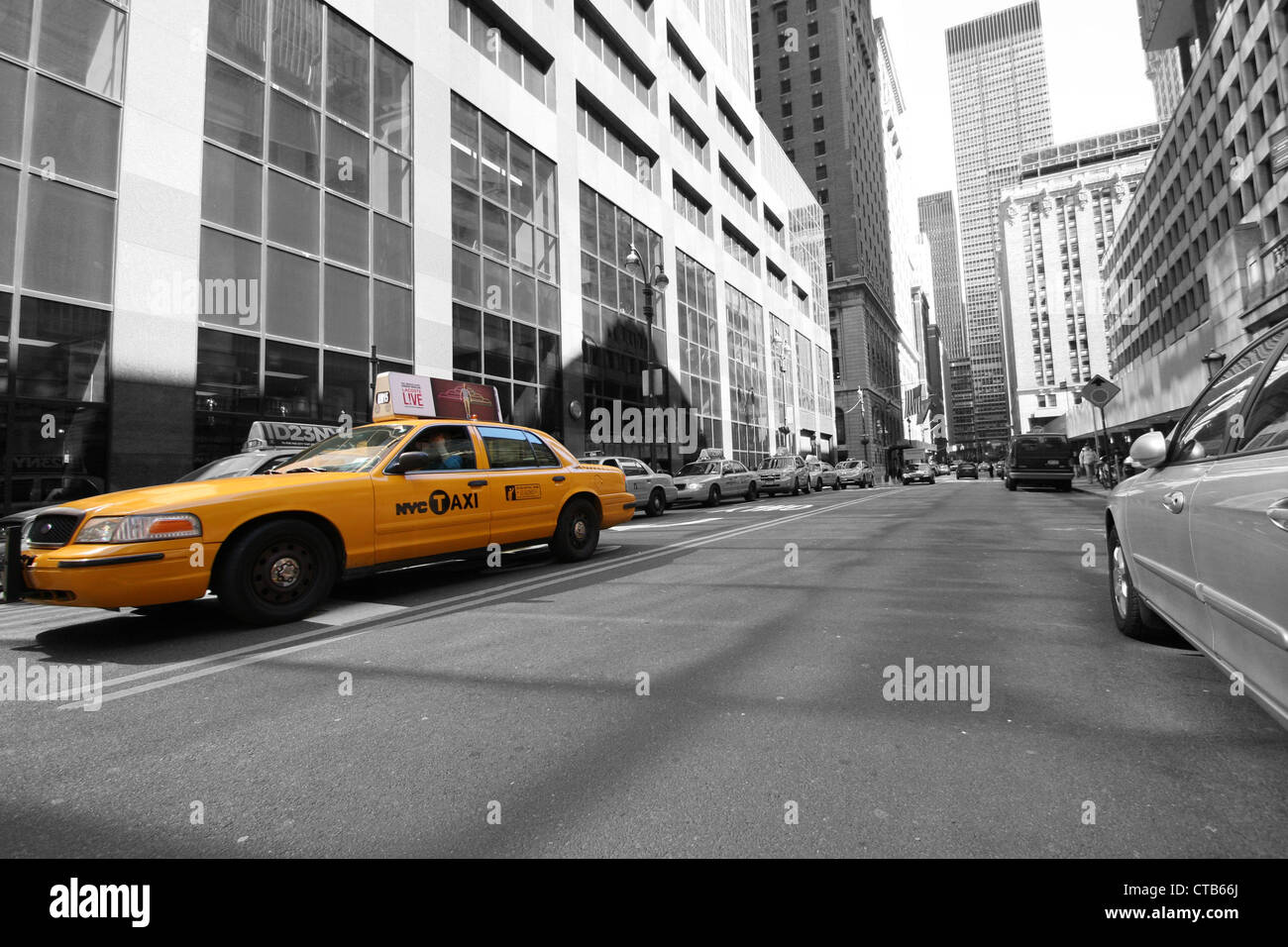 Giallo New York Taxi scoppiato a colori. Foto Stock