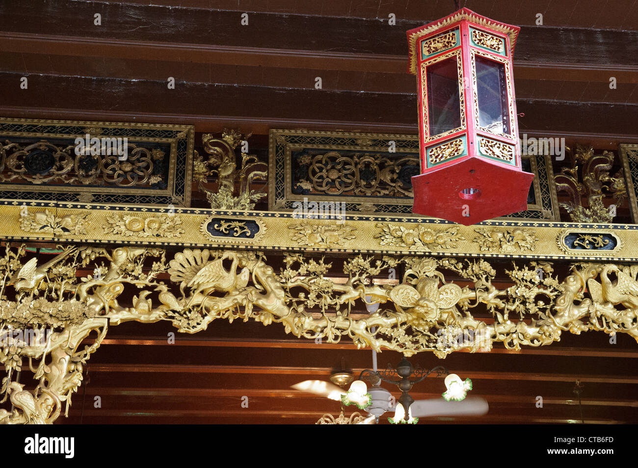 Design orientale in porta, Peranakan Mansion, Penang, Malaysia. Foto Stock