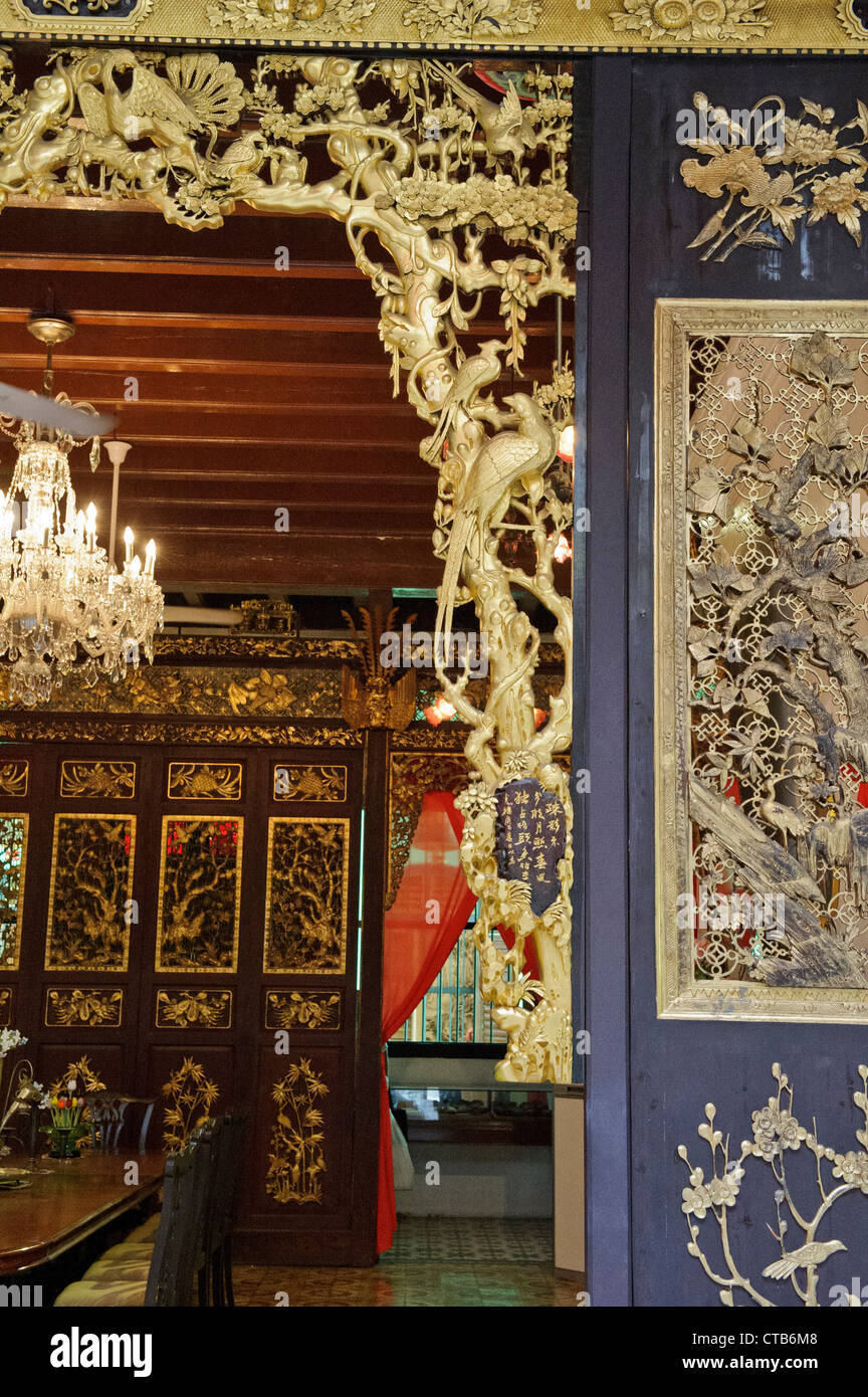 Design orientale in porta, Peranakan Mansion, Penang, Malaysia. Foto Stock