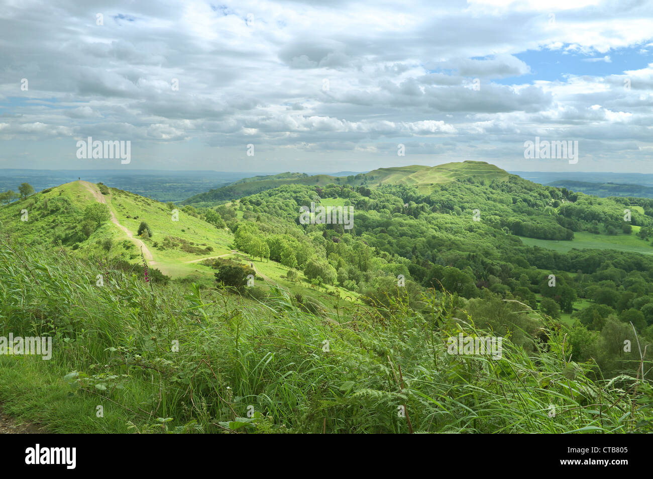 Malvern Hills cercando di fronte all'Herefordshire Beacon, Worcestershire, England, Regno Unito Foto Stock