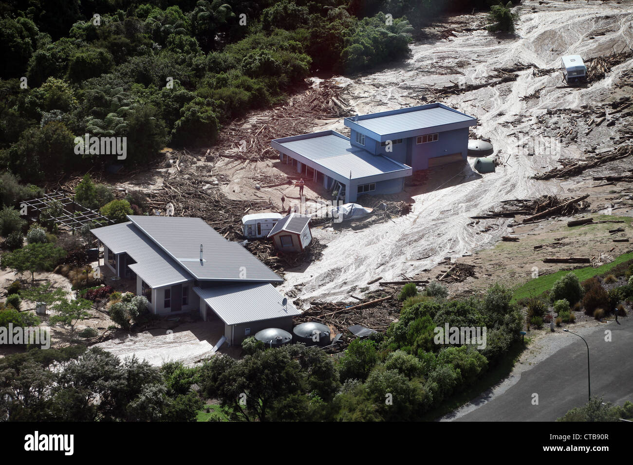 Fotografia aerea di case devastate record seguente la rottura delle precipitazioni nella regione di Nelson della Nuova Zelanda a dicembre 2011 Foto Stock