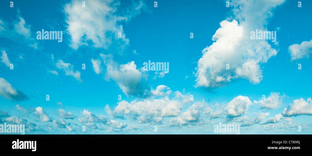 Bel mattino cloudscape. HDR elaborato. Composizione panoramica. Foto Stock