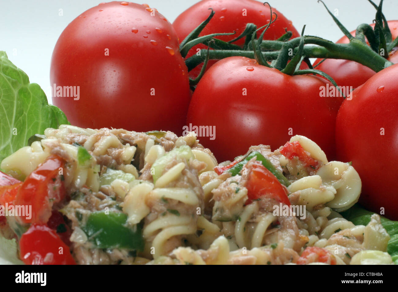 Insalata di pasta con pomodoro Foto Stock