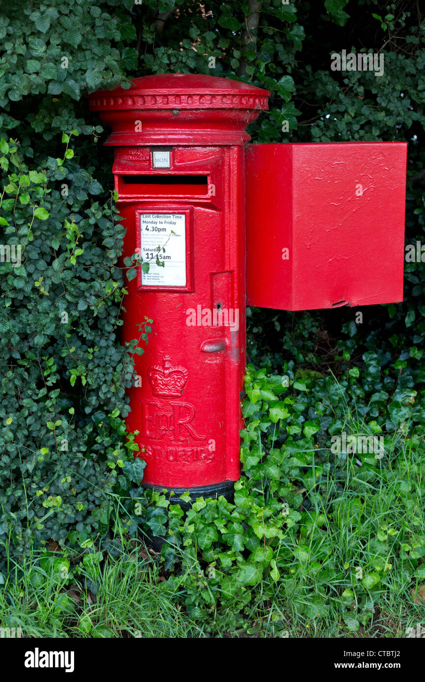 Red britannico Postbox Foto Stock