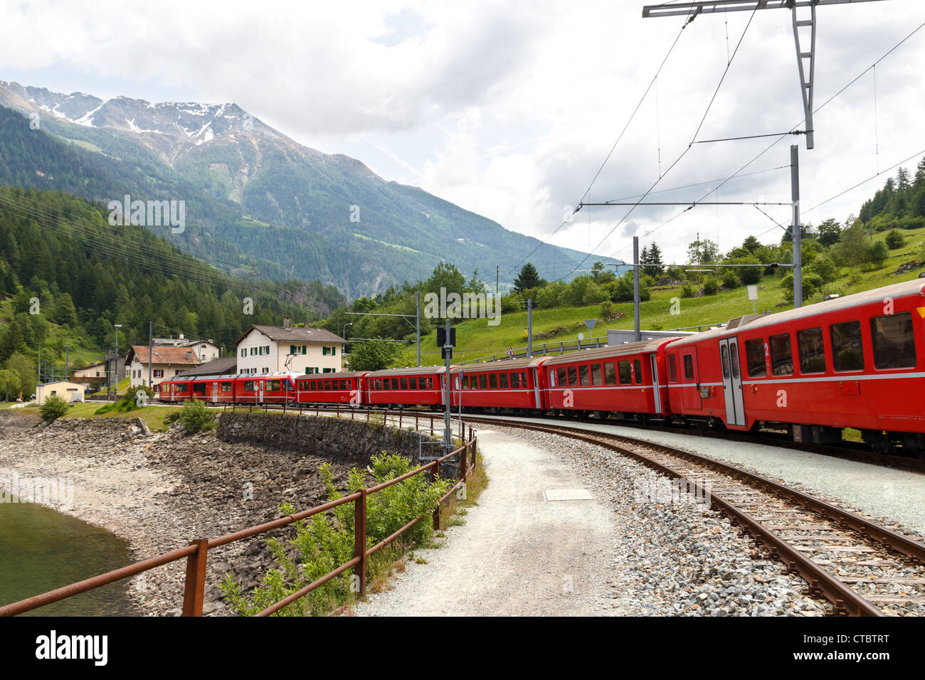 Bernina Express Svizzera treno di montagna Foto Stock