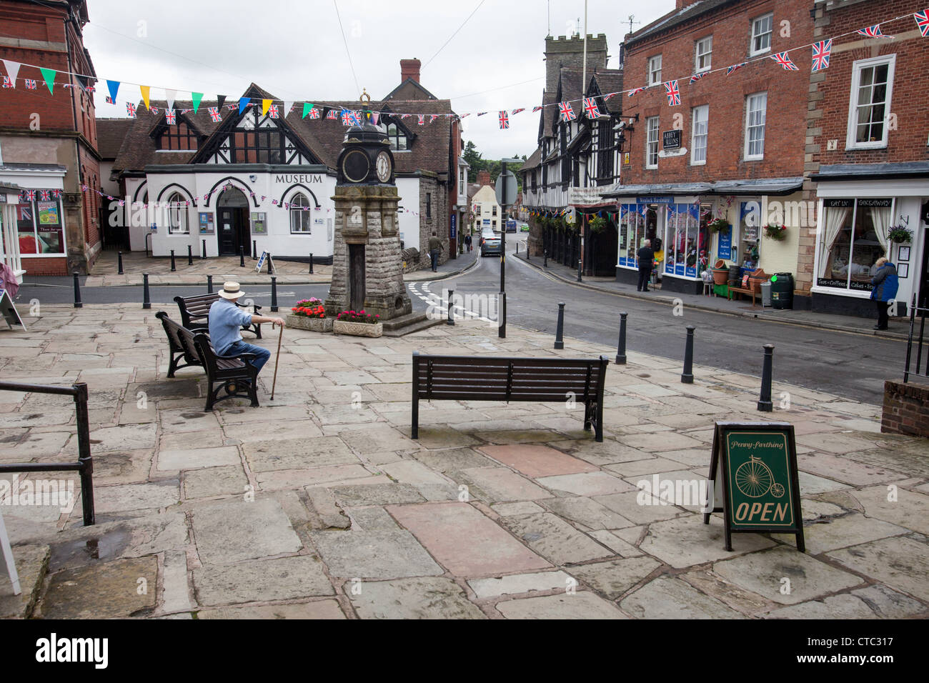 La piazza della città di Much Wenlock in Shropshire, Regno Unito Foto Stock