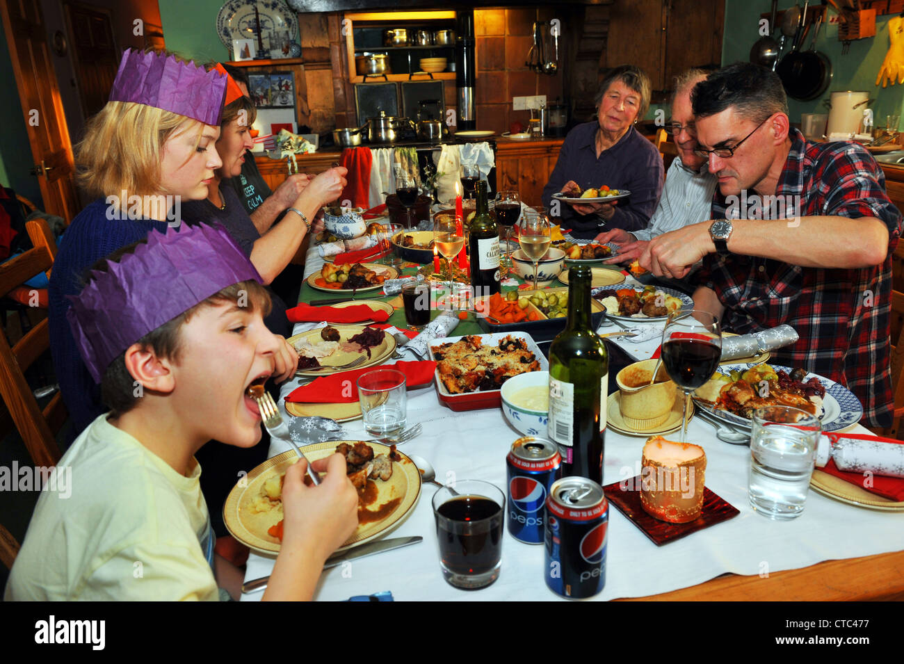 Tradizionale cena di Natale per la famiglia, Cumbria Regno Unito modello rilasciato Foto Stock