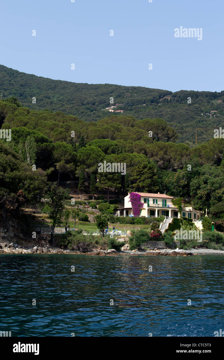 Bella area verde sull'Isola d'Elba costa vicino a Marciana. Foto Stock
