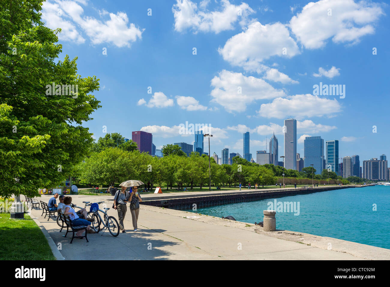 Lo skyline della città dal lungolago di Grant Park, Chicago, Illinois, Stati Uniti d'America Foto Stock