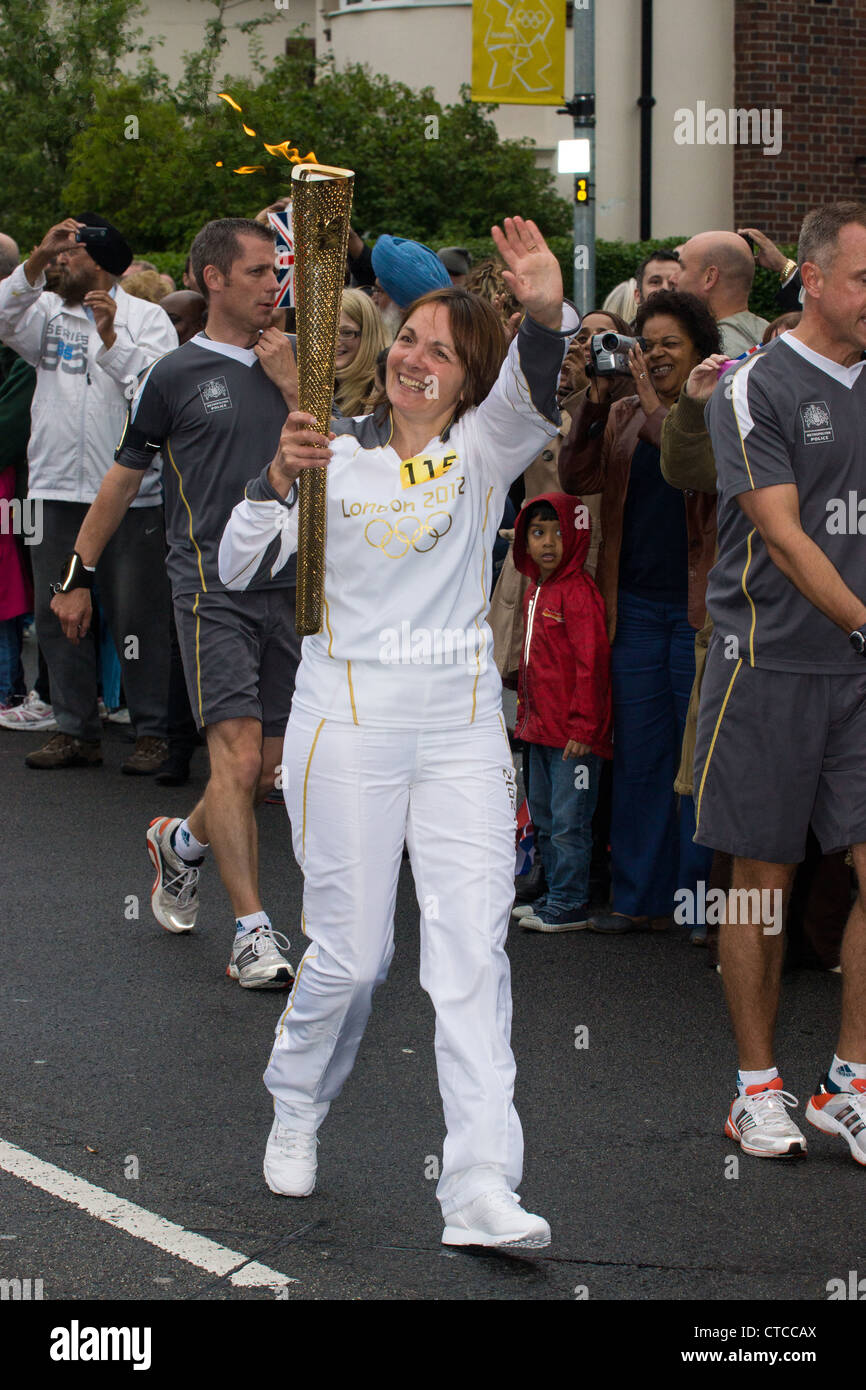 Torcia olimpica,Susan Stevenson, Olimpiadi di Londra, A6 Oadby, Leicester Foto Stock