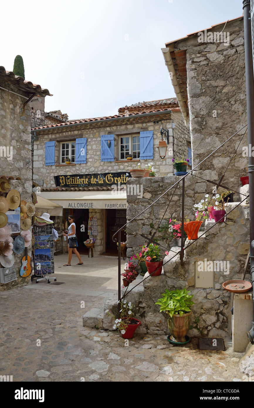 Scena di strada in Gourdon, Côte d'Azur, Alpes-Maritimes, Provence-Alpes-Côte d'Azur, in Francia Foto Stock