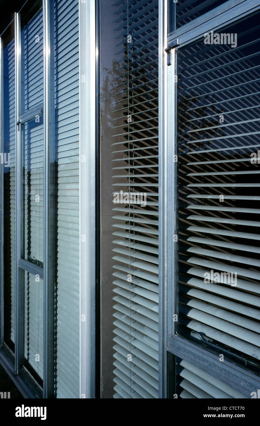 Ufficio moderno finestra, Malmesbury, Wiltshire, Regno Unito. Foto Stock