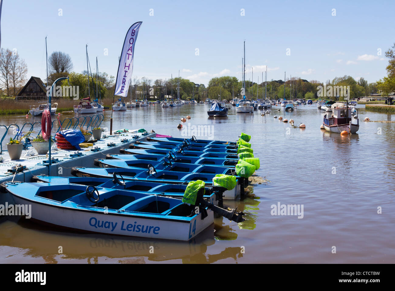 Noleggio barca sul fiume a Christchurch Dorset England Regno Unito Foto Stock