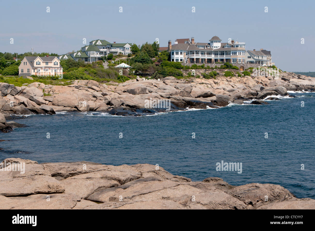 Palazzi residenziali su di un promontorio roccioso, Cape Neddick, Maine, Stati Uniti d'America Foto Stock