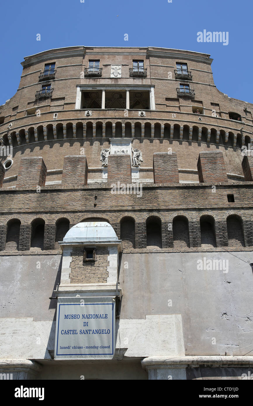 Città di Roma, Italia. Vista ravvicinata del Museo Nazionale di San Angelo, sulle rive del fiume Tevere. Foto Stock