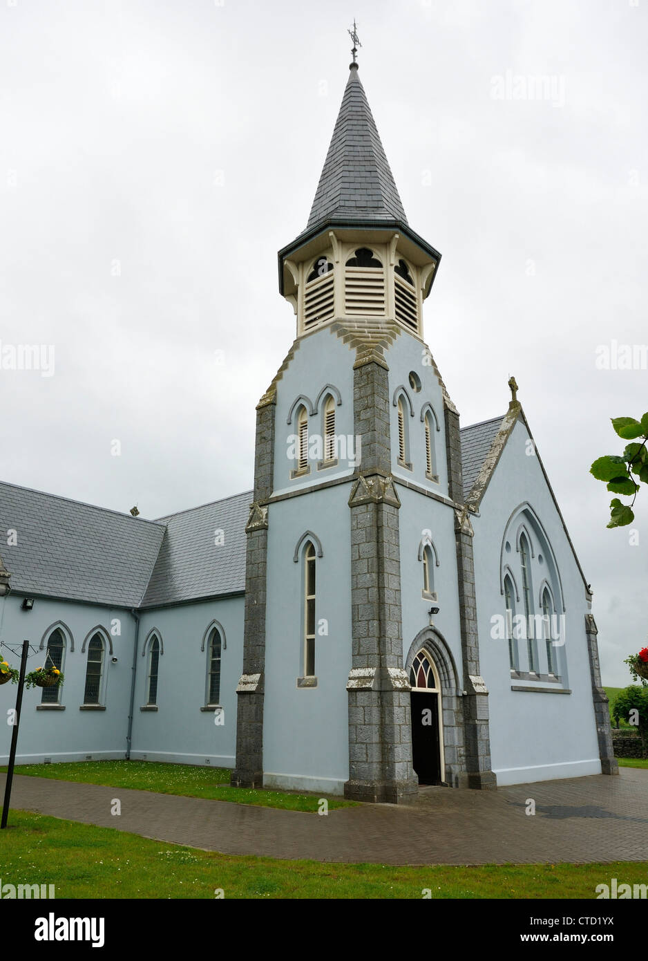 La Chiesa di Santa Maria, Ruan, Co. Clare, Irlanda costruito nel 1911 Foto Stock