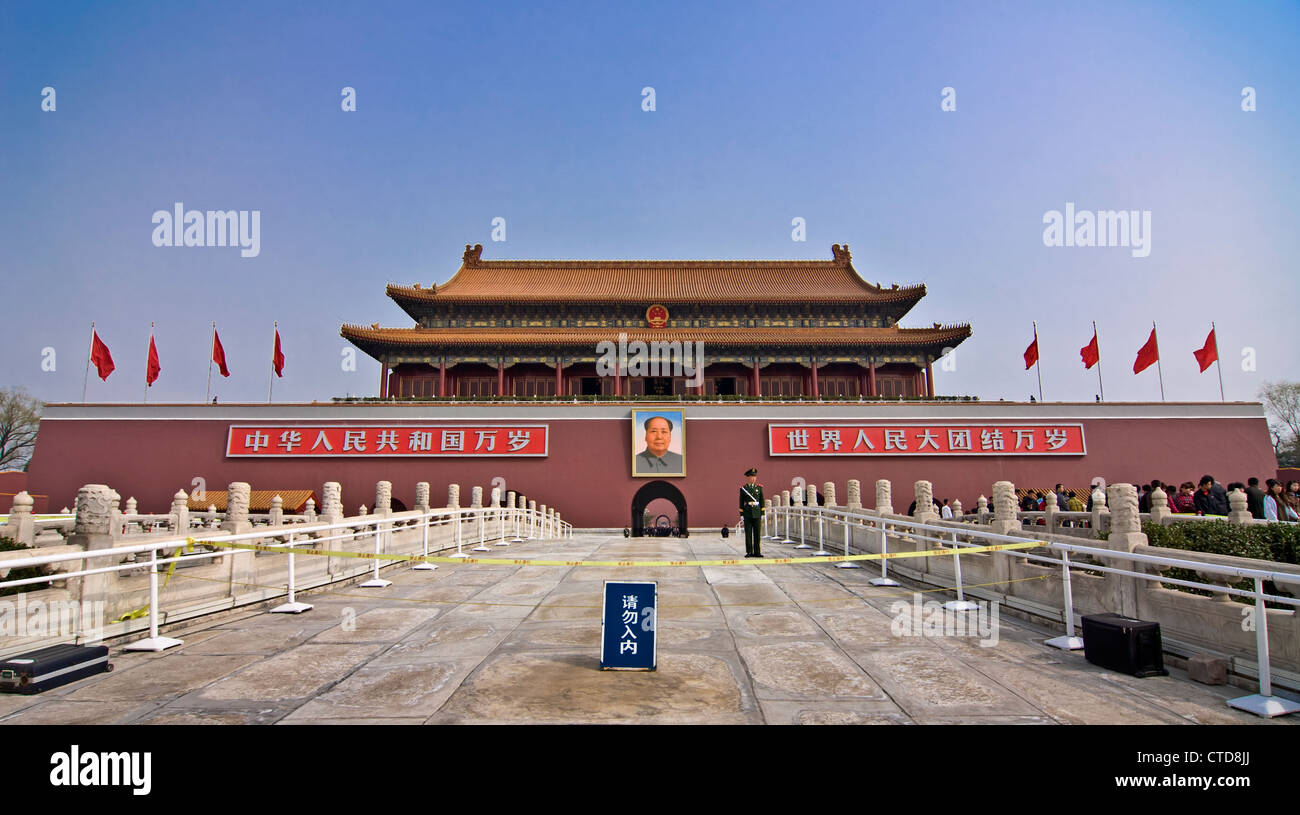 Vista frontale della porta di Tiananmen, separando il luogo di Tiananmen dalla Città Proibita - Pechino (Cina) Foto Stock