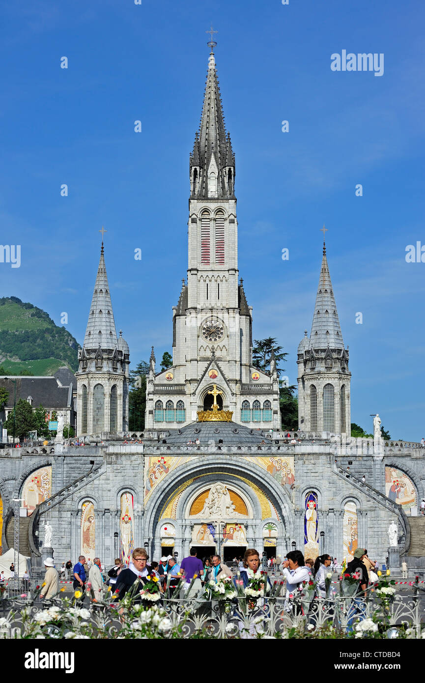 Basilica di Nostra Signora del Rosario / Notre Dame du Rosaire de Lourdes  presso il Santuario di Nostra Signora di Lourdes, Pirenei, Francia Foto  stock - Alamy