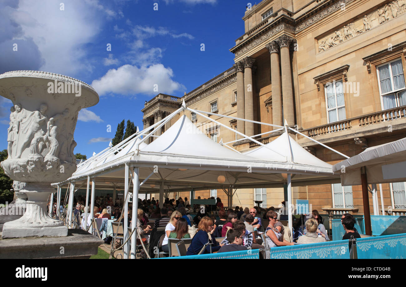 Il giardino del Buckingham Palace Cafe, nel centro di Londra, Regno Unito Foto Stock