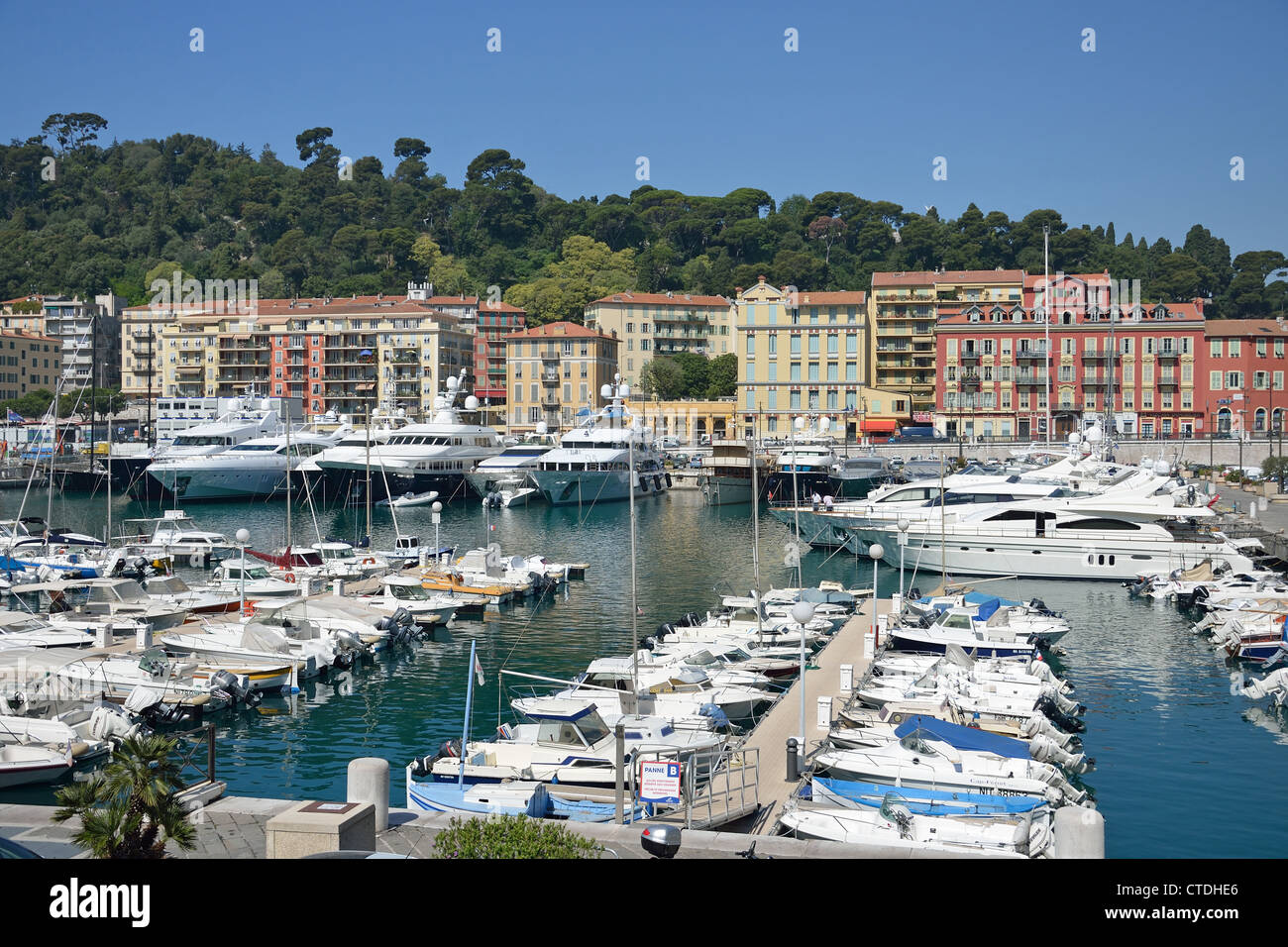 Barca marina in Vieux Port (porto vecchio) Nizza, Nizza Côte d'Azur, Alpes-Maritimes, Provence-Alpes-Côte d'Azur, in Francia Foto Stock