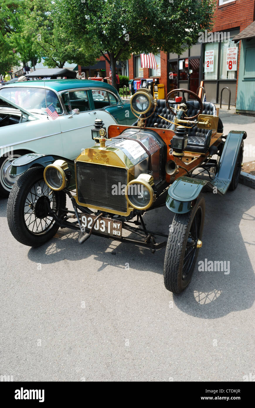 Auto restaurata in mostra presso il sito del grande gara. Foto Stock