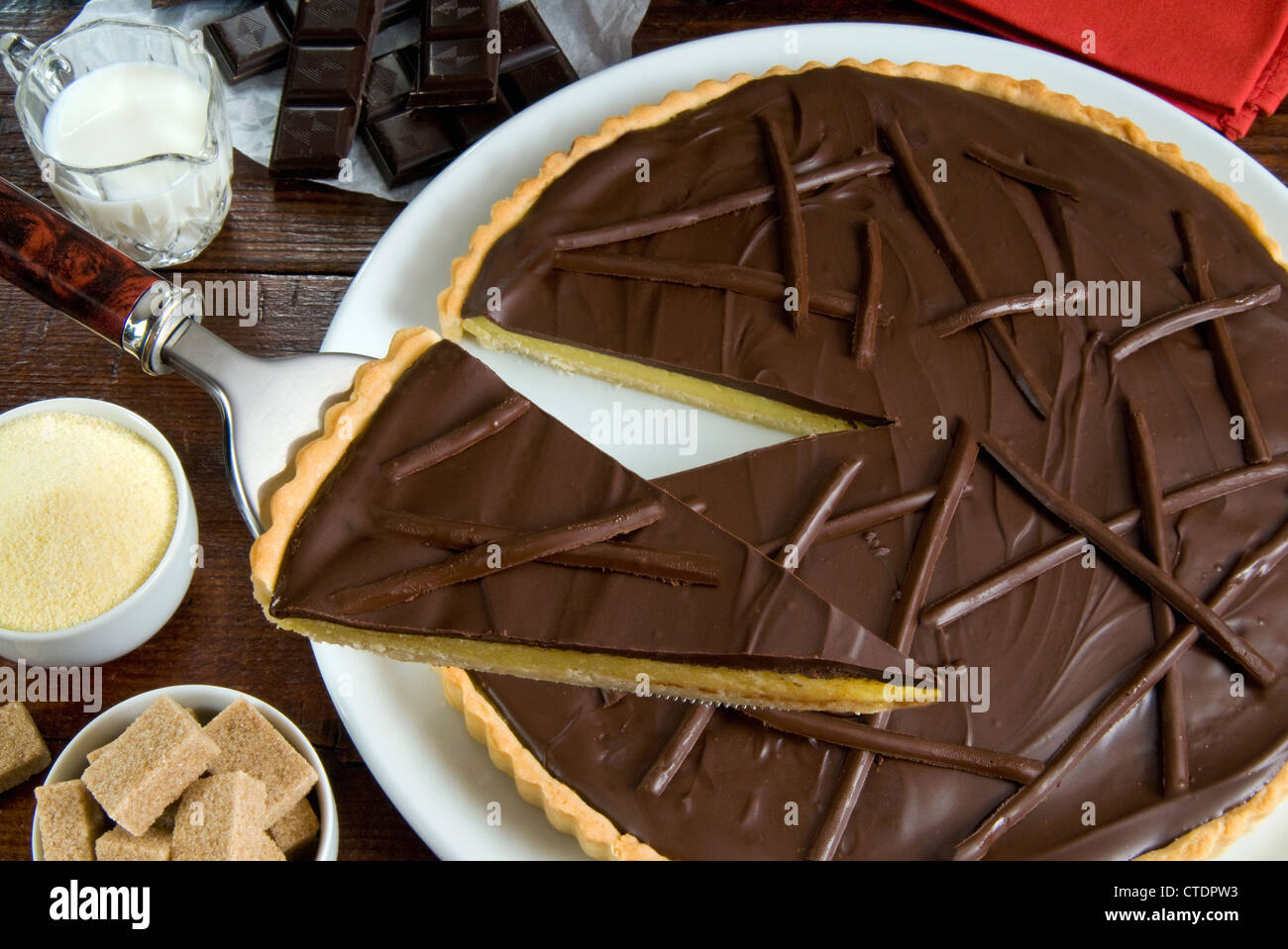La semola e torta al cioccolato fondente Foto Stock