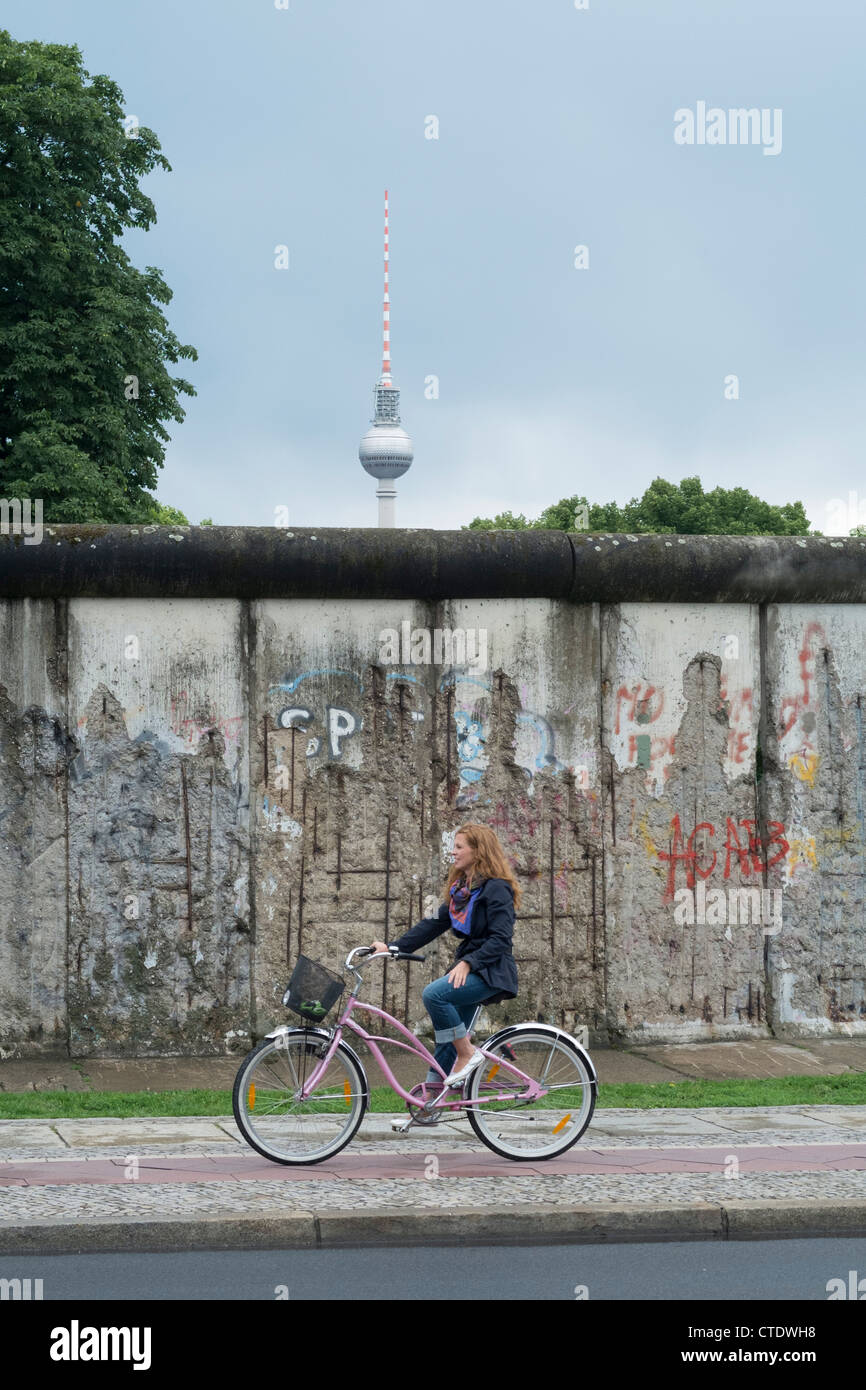 La sezione di originale muro di Berlino a Bernauer Strasse Berlino Germania Foto Stock