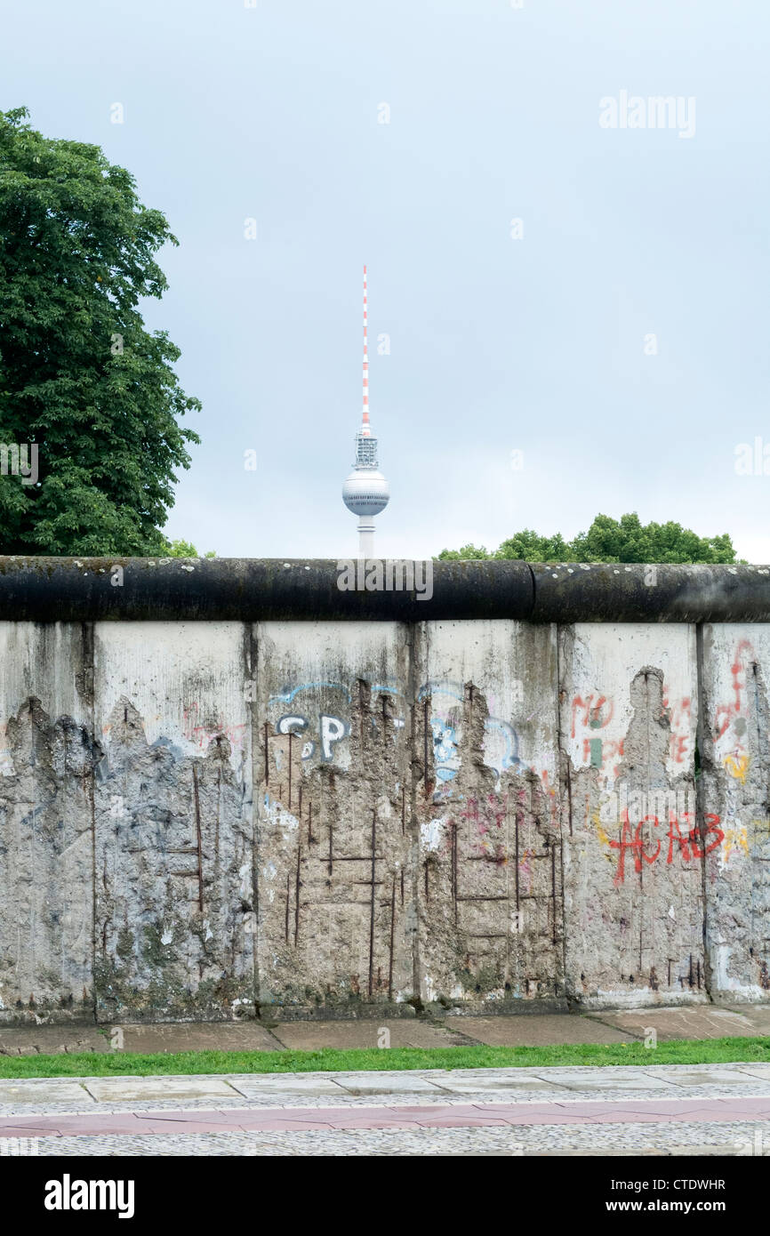 La sezione di originale muro di Berlino a Bernauer Strasse Berlino Germania Foto Stock