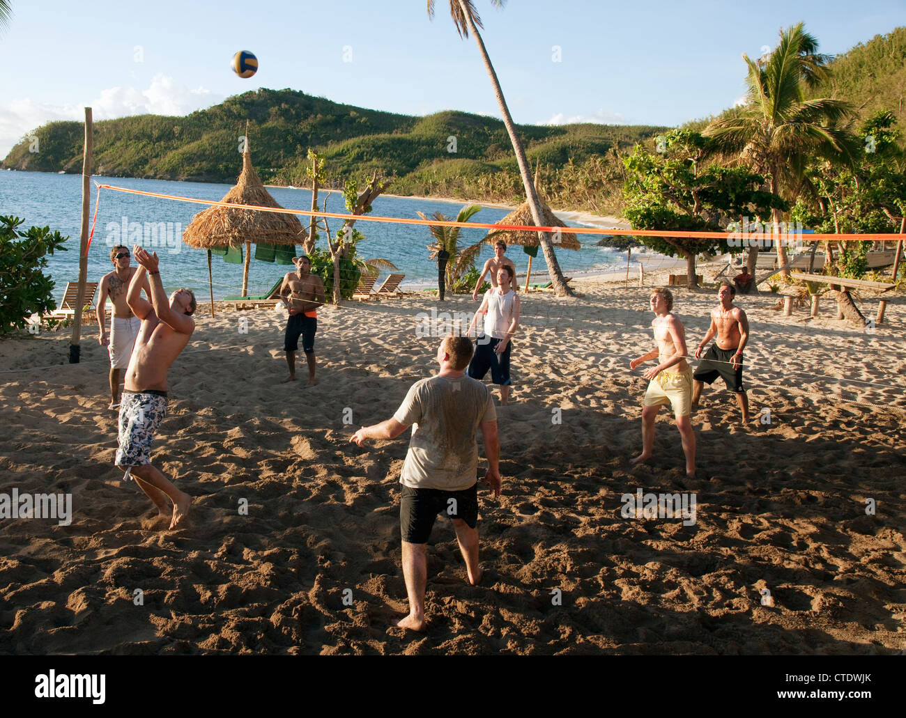 Waya Island, Isole Figi; pallavolo sulla spiaggia, Octopus Resort Foto Stock