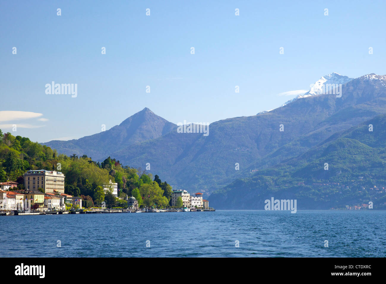 Sole primaverile su Cadenabbia, Lago di Como, nel Nord Italia, Europa Foto Stock