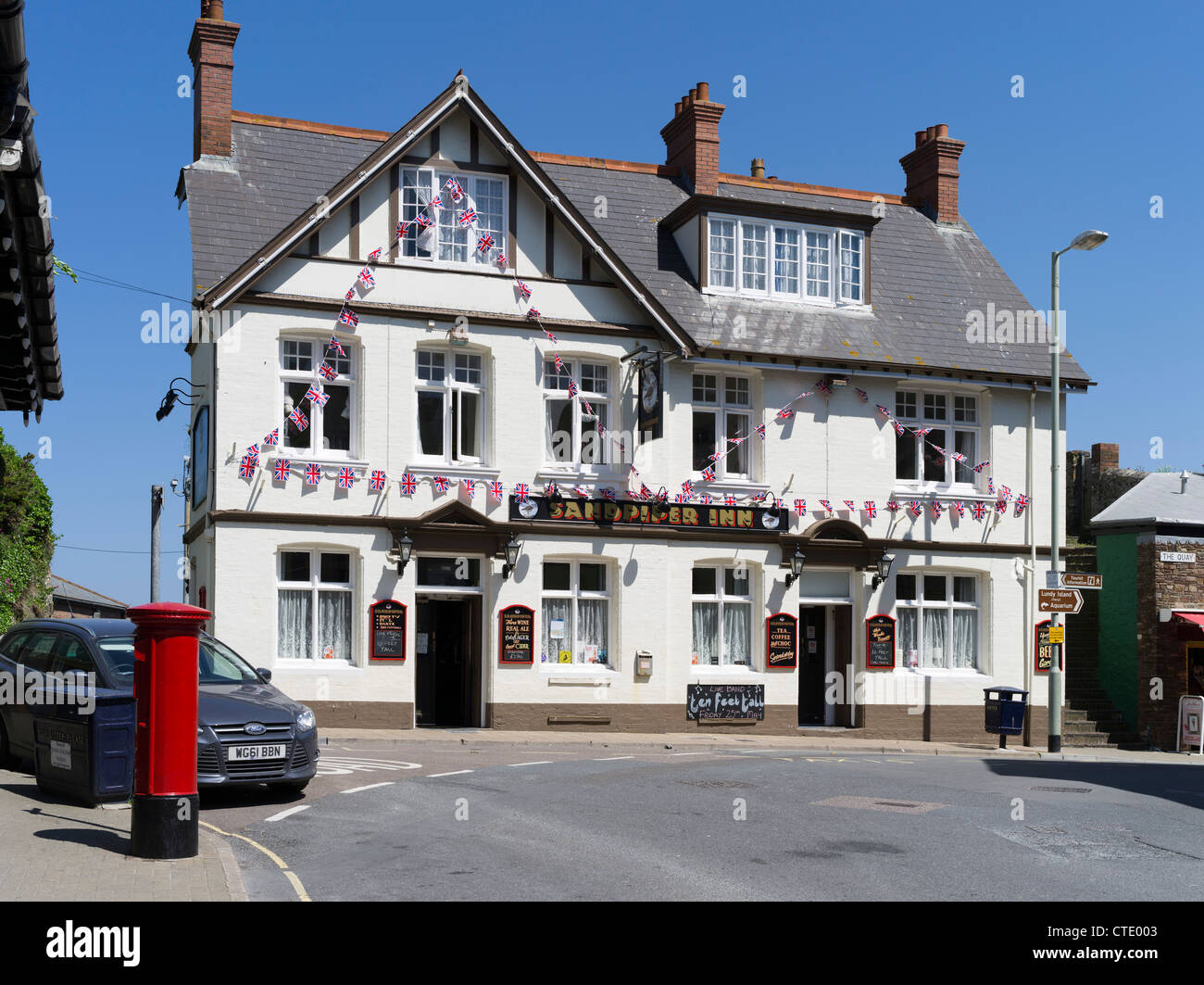 dh Sandpiper Inn ILFRACOMBE DEVON Seaside casa pubblica tradizionale pub inglese strada di fronte Foto Stock