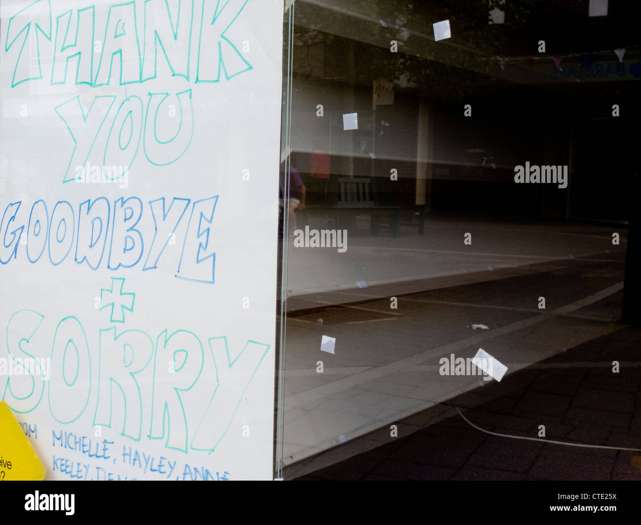 Local high street business chiuso con rammarico. Foto Stock