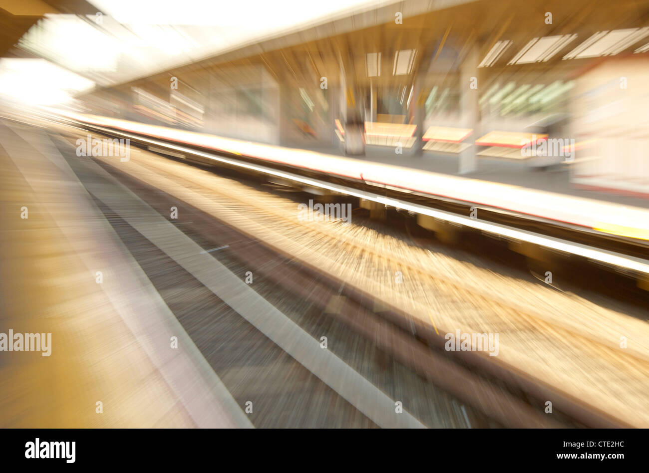 Piattaforma su una stazione ferroviaria Foto Stock