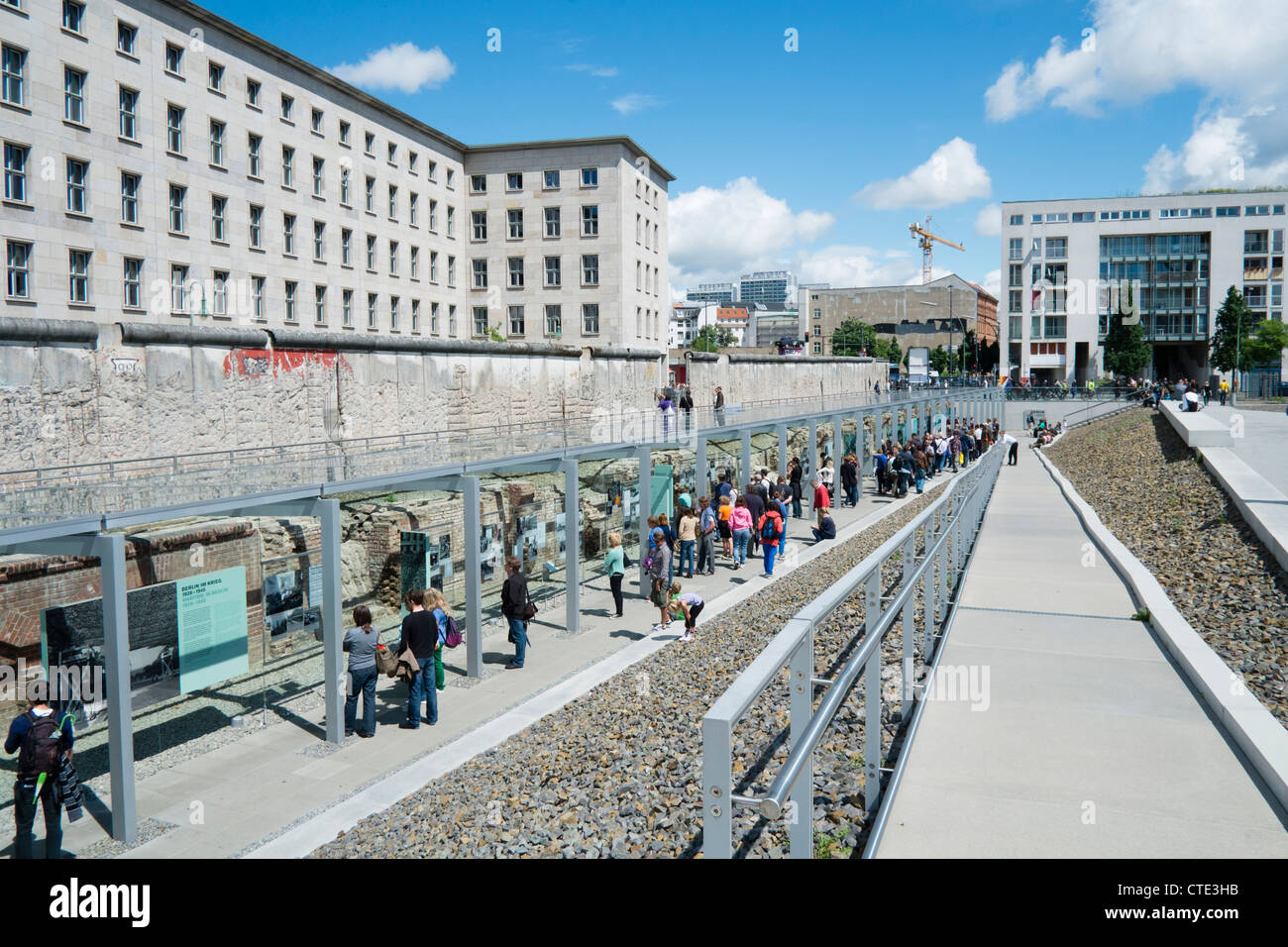 Mostra la topografia del terrore al sito della ex sede della Gestapo a Berlino Germania Foto Stock