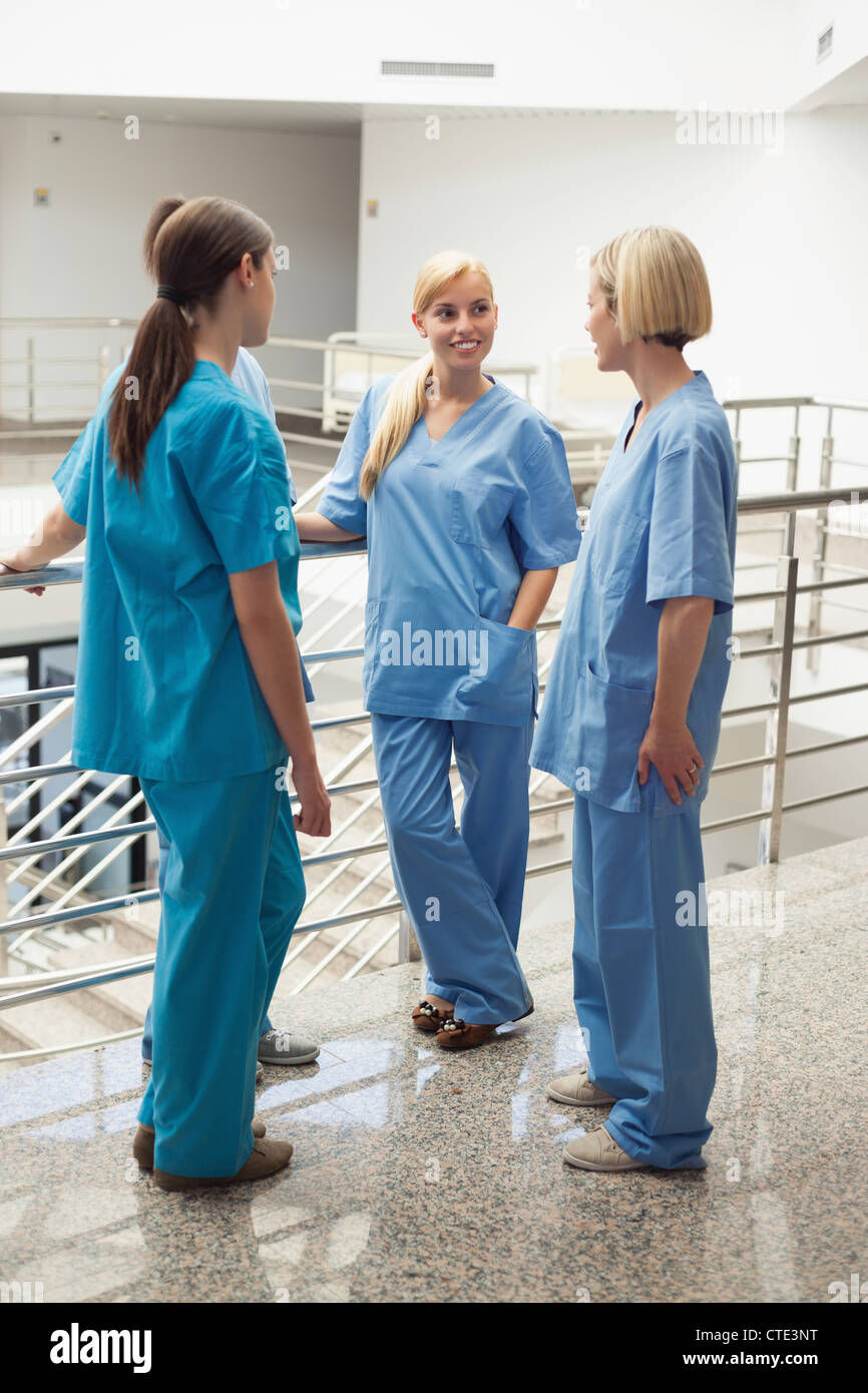 Parlando di infermieri Foto Stock