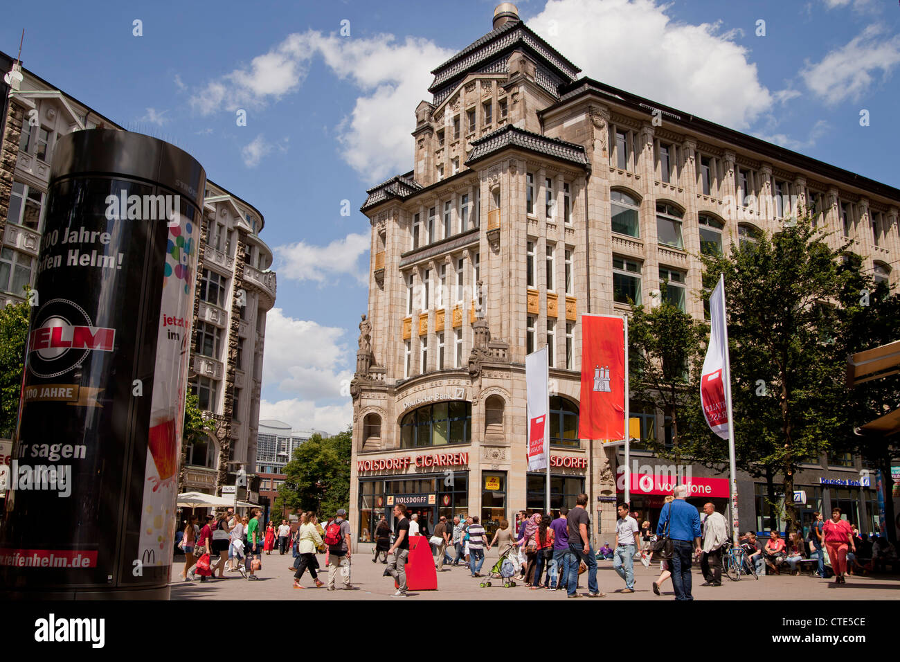 La zona pedonale Spitalerstrasse nel centro della Città Libera e Anseatica di Amburgo, Germania Foto Stock