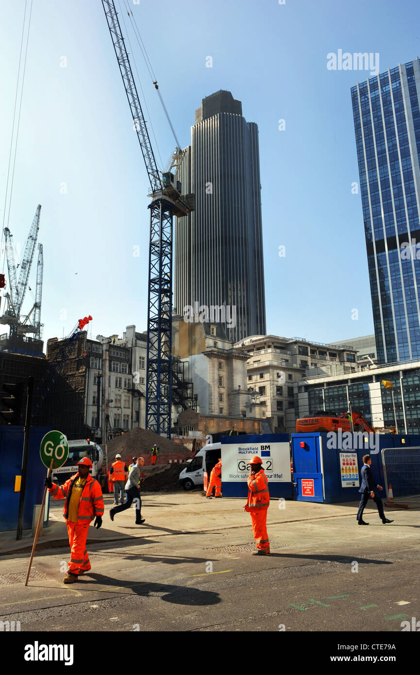 Sito di costruzione, la città di Londra, vicino il Gherkin. Foto Stock