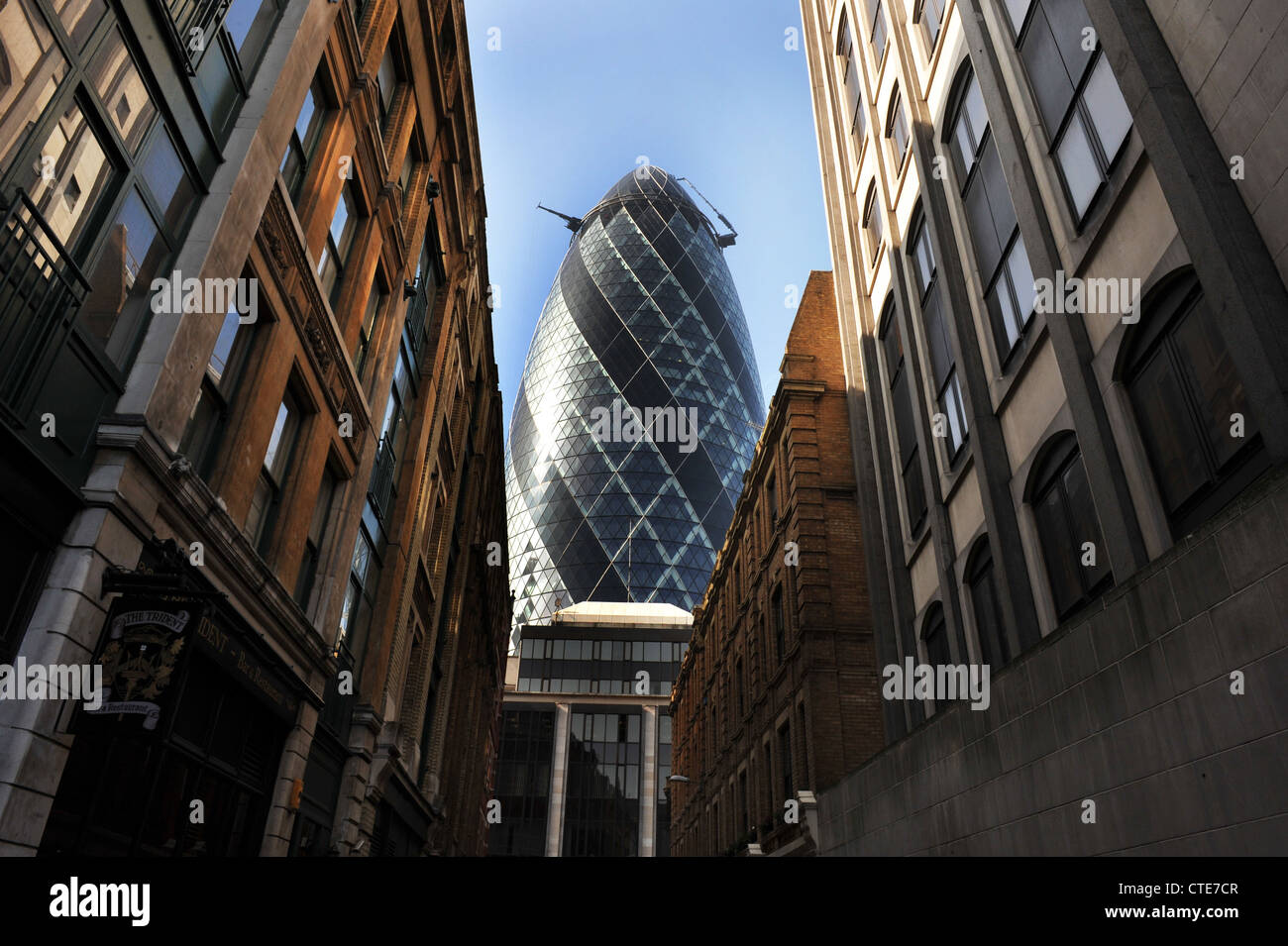 Il Gherkin Building, città di Londra nel distretto finanziario di Londra REGNO UNITO Foto Stock