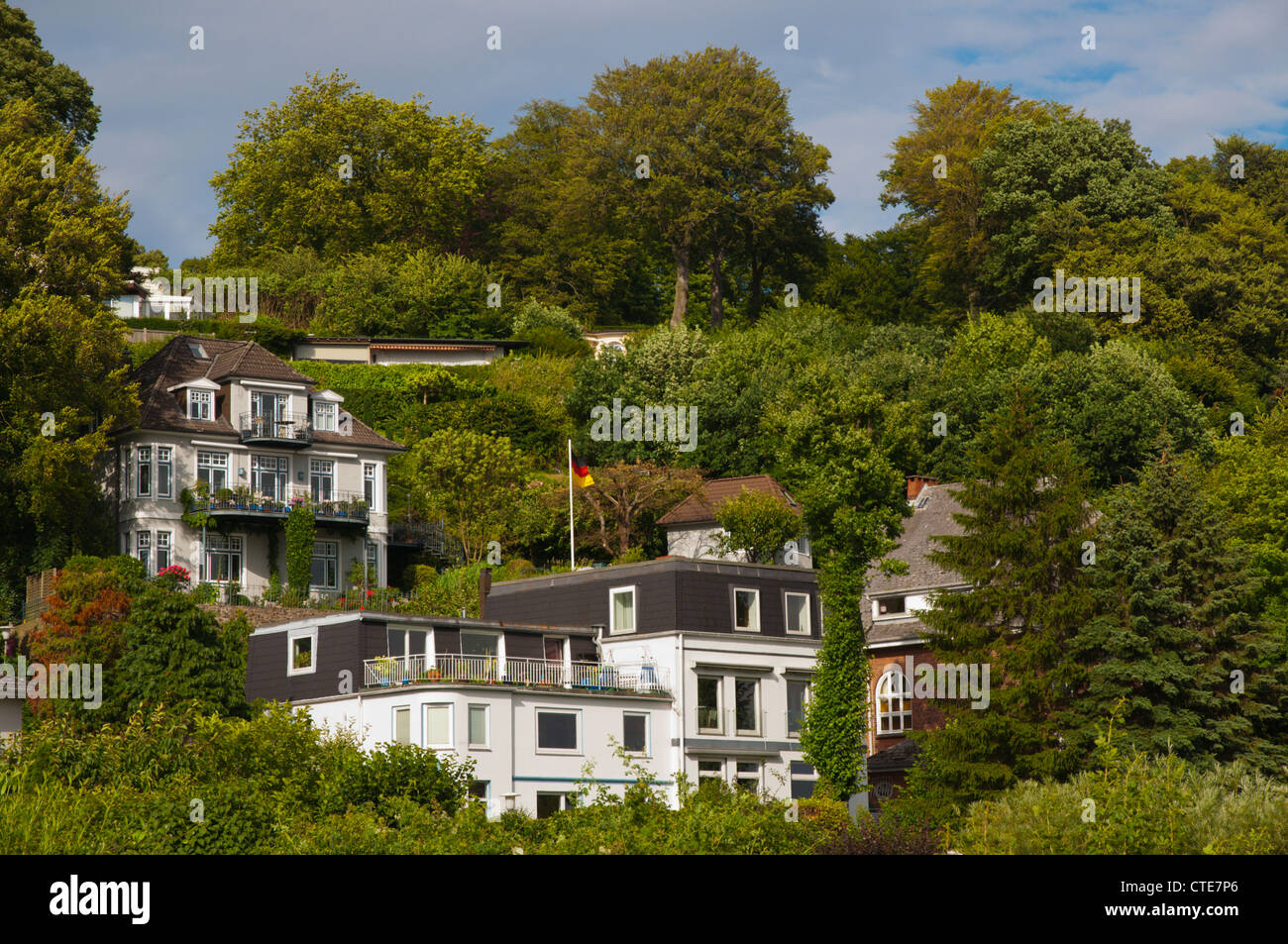 Case residenziali sulle colline quartiere Blankenese Amburgo Germania Europa Foto Stock
