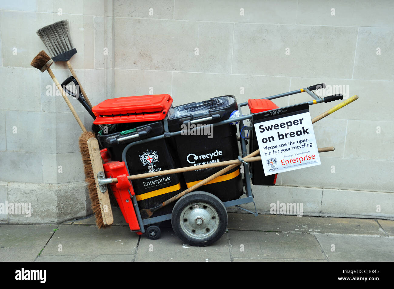 Spazzatrice in pausa, City of London REGNO UNITO Foto Stock