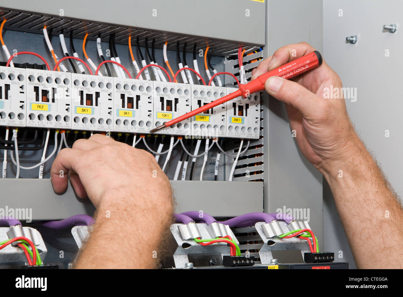 Mano e interruttori Foto Stock