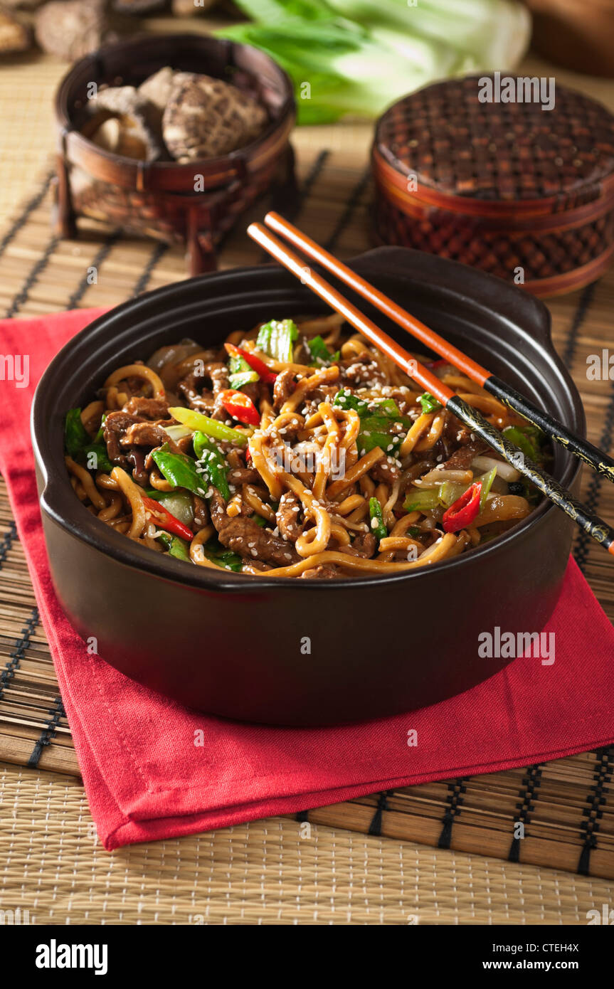 Carni bovine Shanghai noodles cibo cinese Foto Stock