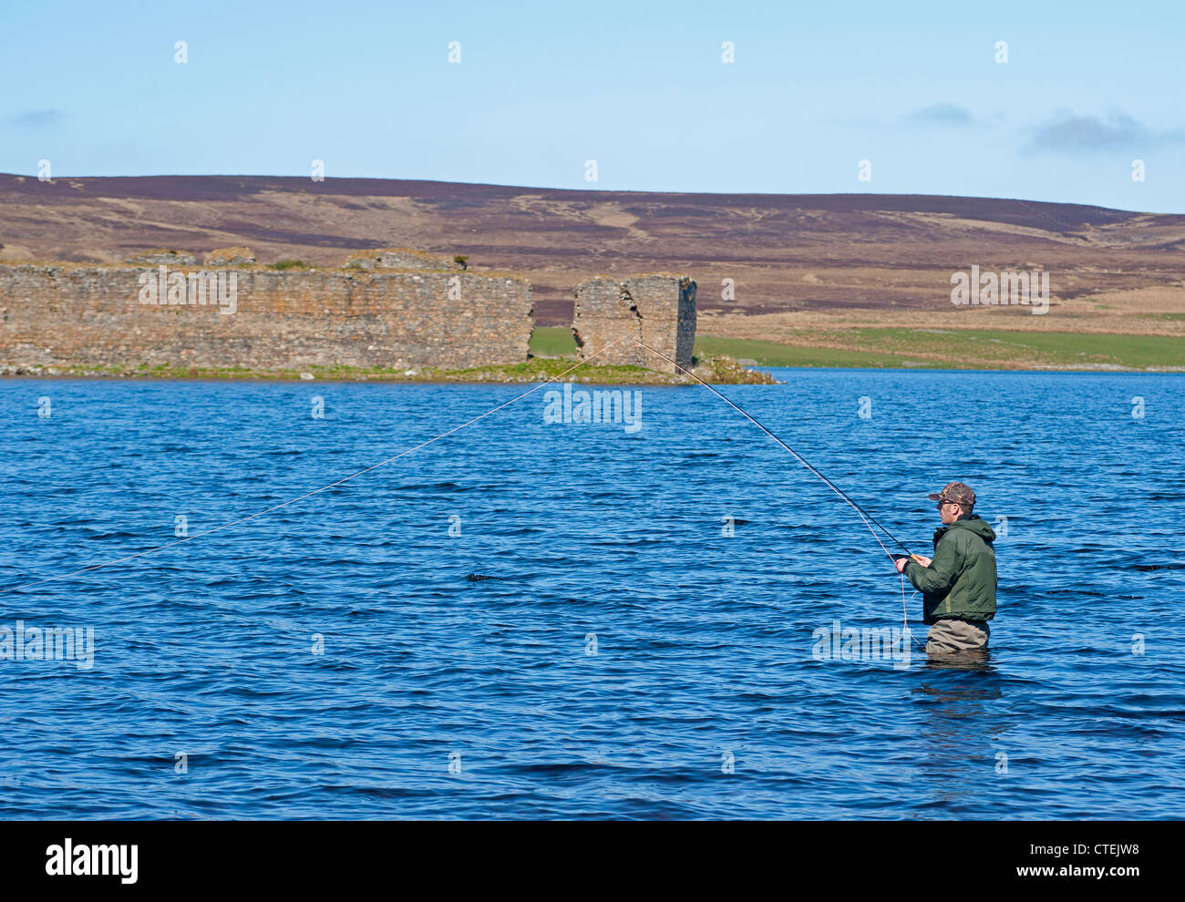 Trota di pesca a Mosca Report di Pesca in acque aperte di Lochindorb, murene. La Scozia. SCO 8253 Foto Stock