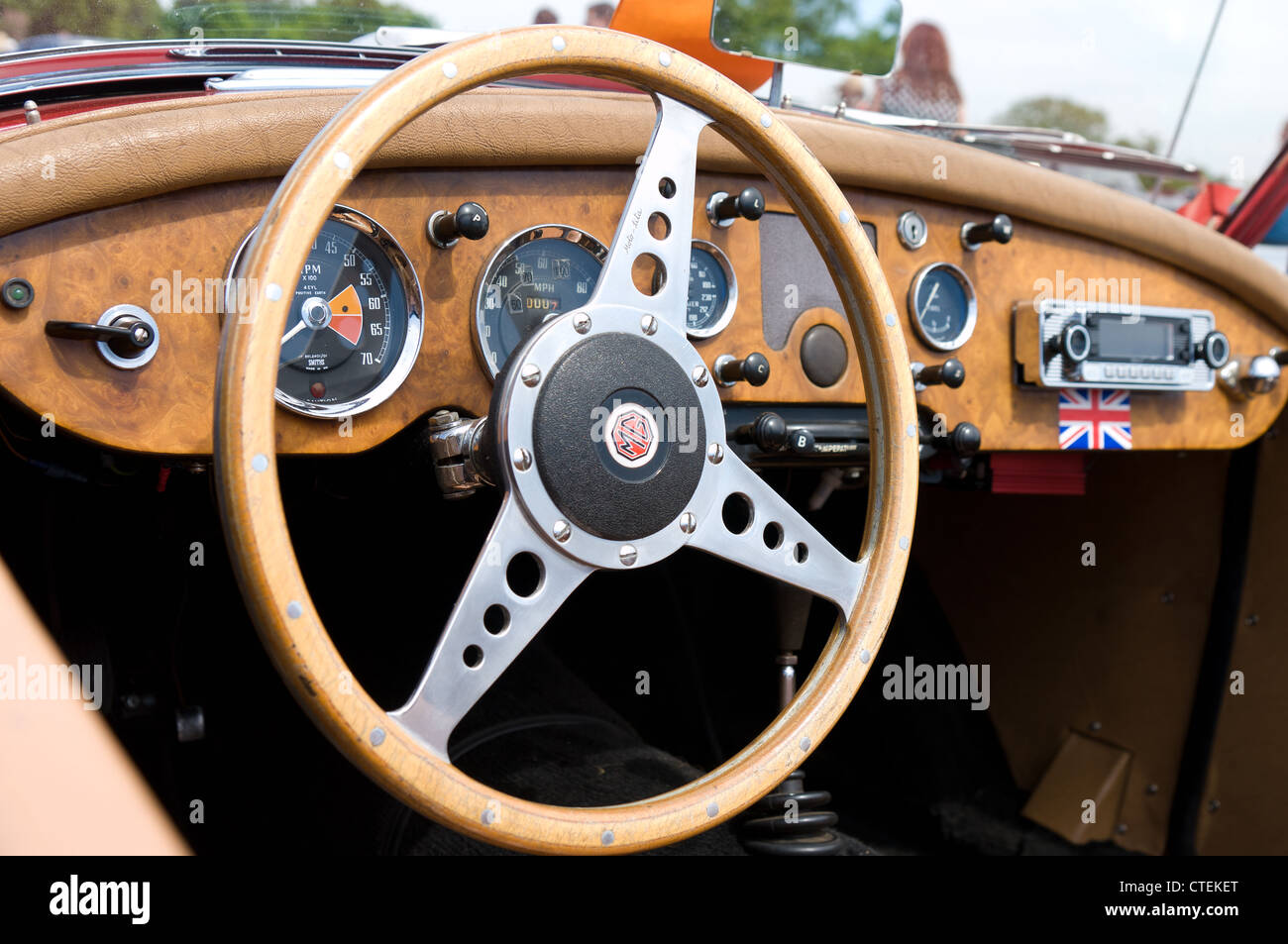 PAAREN IM GLIEN, Germania - 26 Maggio: cabina MGB GT, 'oldtimer show' in MAFZ, Maggio 26, 2012 in Paaren im Glien, Germania Foto Stock