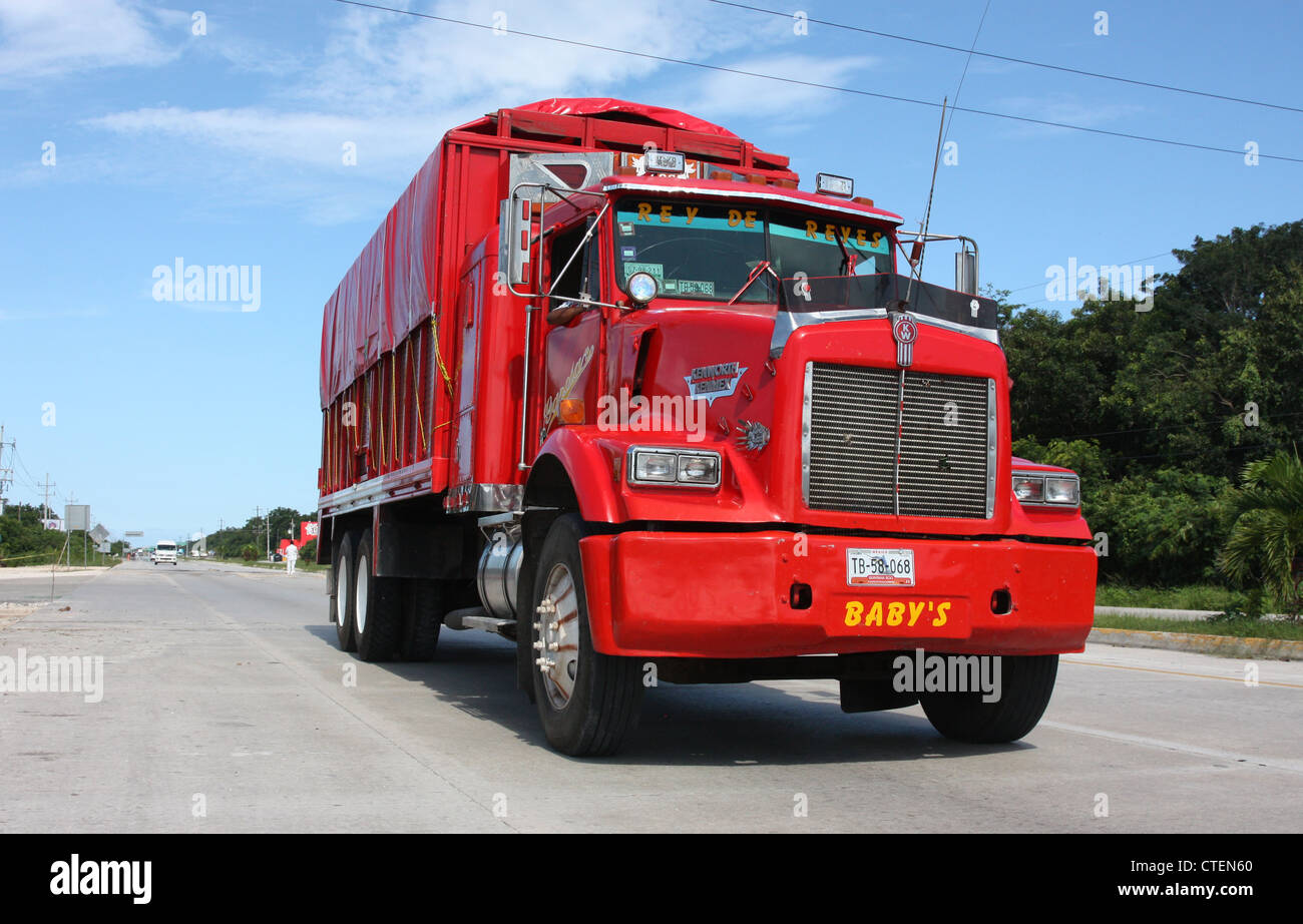American realizzato Kenwood carrello sull'autostrada in Messico Foto Stock