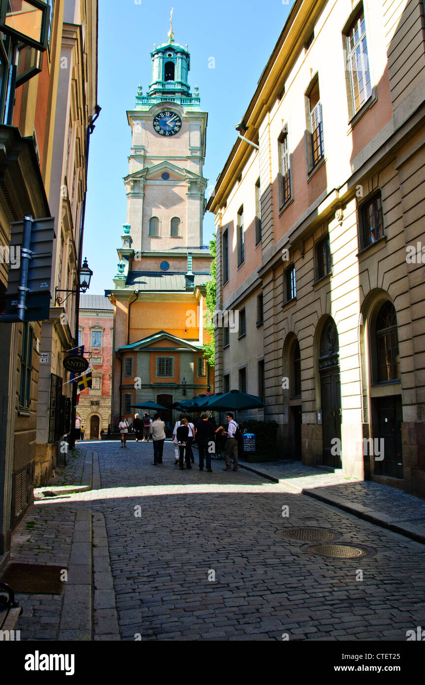 Storkyrkan come visto dal Storkyrkobrinken.Street,la grande chiesa a Stoccolma,Gamlaa Stan,Città Vecchia a Stoccolma, Svezia,Scandinavia Foto Stock