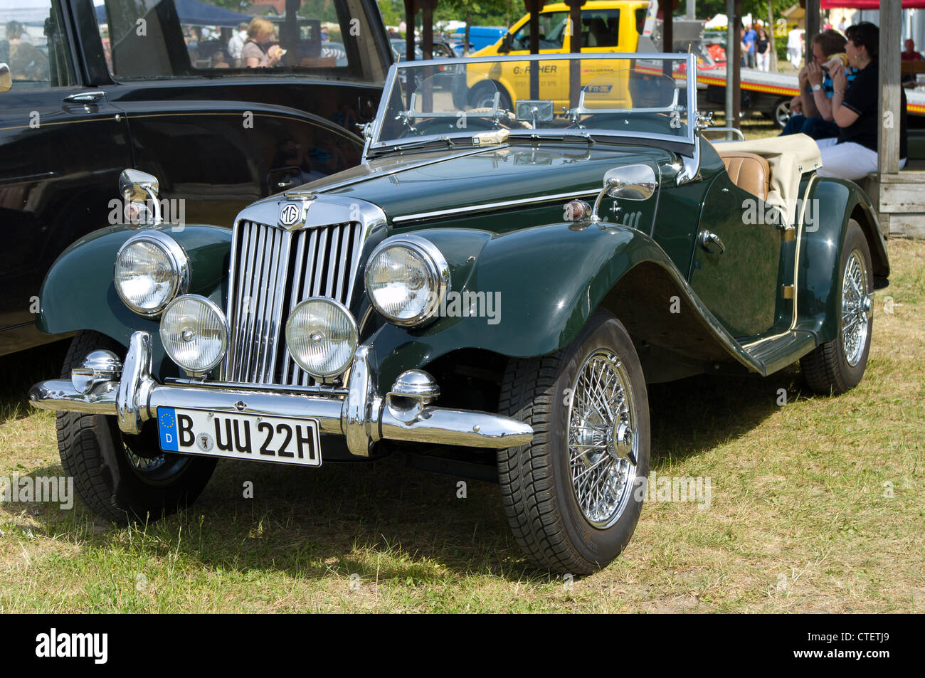 PAAREN IM GLIEN, Germania - 26 Maggio: automobili MG Midget TF, 'oldtimer show' in MAFZ, Maggio 26, 2012 in Paaren im Glien, Germania Foto Stock