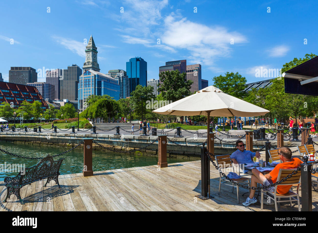 Joe's American Bar e Grill sul Porto di Boston vicino a Christopher Columbus Waterfront Park, Boston, Massachusetts, STATI UNITI D'AMERICA Foto Stock