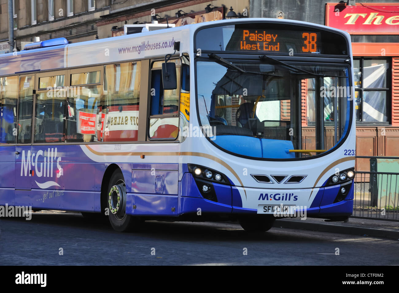 Un McGill pubblico del No.38 teste di bus per Paisley vicino a Glasgow, Scozia Foto Stock