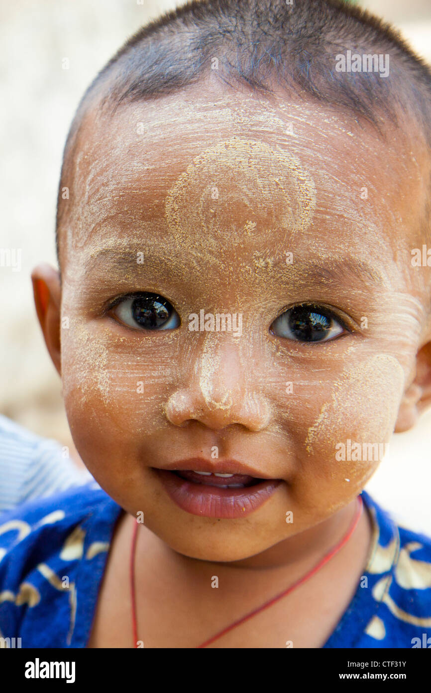 Giovane ragazzo in Mandalay, Myanmar Foto Stock